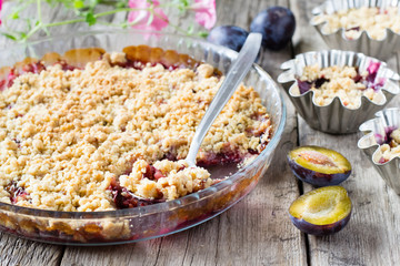 Plum crumble