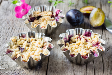 Plum crumble