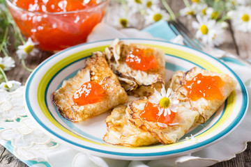 Creps with apricot jam