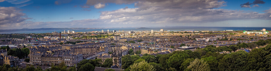 Fototapeta na wymiar Panorama of Edinburgh