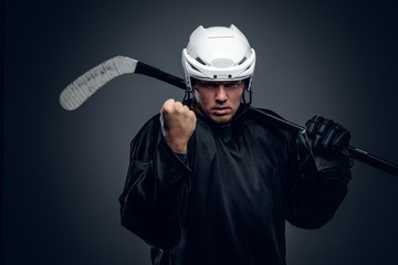 Naklejka premium Hockey player holds gaming stick.