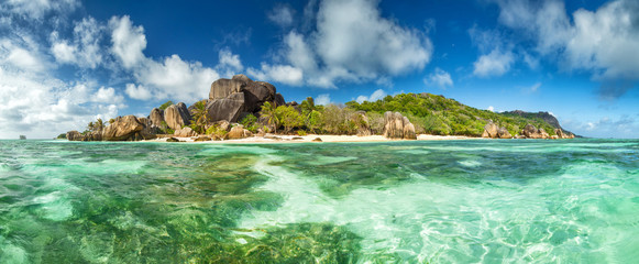Beautiful Seychelles beach at La Digue - obrazy, fototapety, plakaty