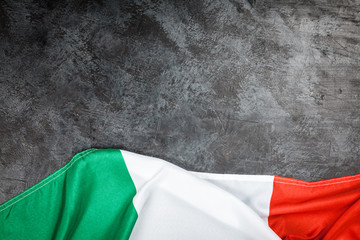 Italian flag on grey background - 122540522
