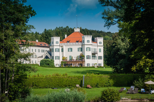 Schloss Possenhofen Starnberger See Oberbayern