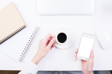 Obraz premium Hands holding coffee and phone