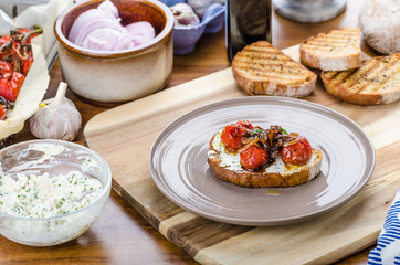Crostini with roasted tomato
