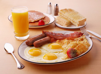 A typical hearty American breakfast - 122549748