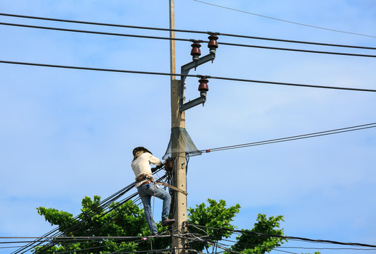 dangerous of working at high near high voltage cable