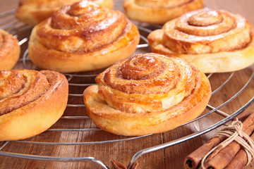 cinnamon cake roll