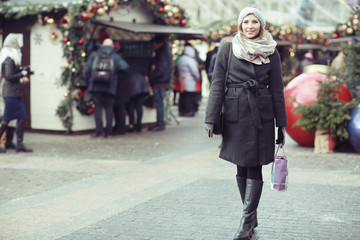 Obraz premium urban portrait of woman in winter clothes