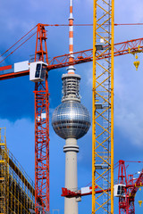 Bauwirtschaft Berlin - Baustelle Berliner Mitte - Hochbau Kräne Fernsehturm Baupolitik...