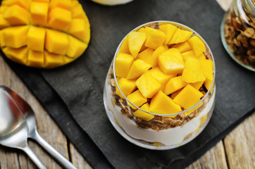 Greek yogurt granola mango parfait