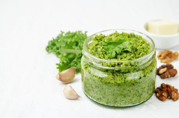 kale walnuts pesto