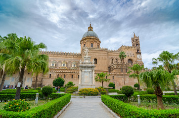 Fototapeta na wymiar Metropolitan Cathedral of the Assumption of Virgin Mary in Palermo
