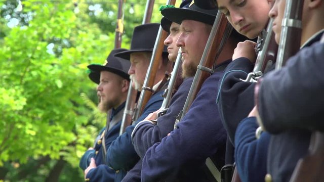 Civil War soldiers get final orders