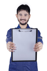 Mechanic shows empty clipboard