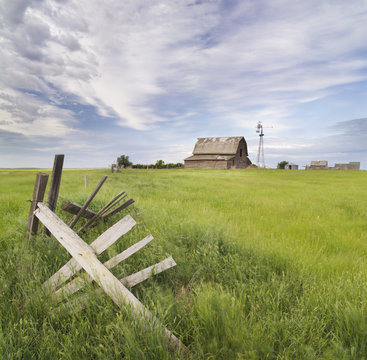 Abandoned barn near Leader, Saskatchewan, Canada