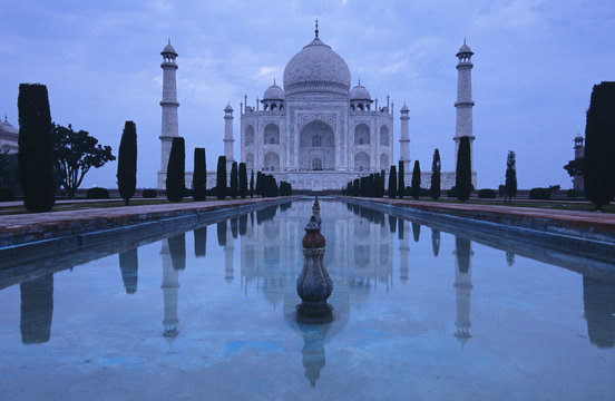 India, Uttar Pradesh, Agra, Taj Mahal, built by Shah Jahan, completed 1653 with reflection in pond