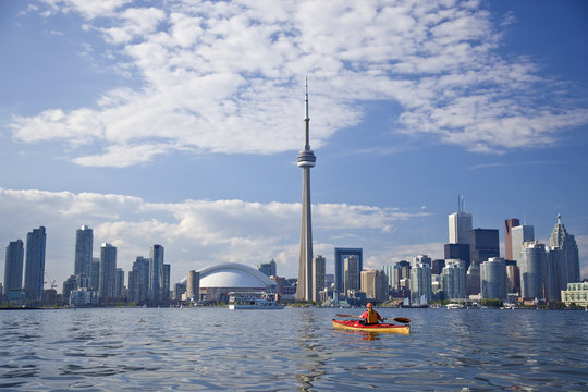 Sea-kayaking around Center Island in the Toronto Harbour, Lake Ontario, Toronto, Ontario, Canada.