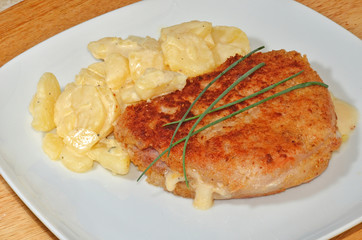 Cordon bleu an Kartoffelsalat