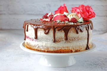 Chocolate drippin cake wih fresh roses