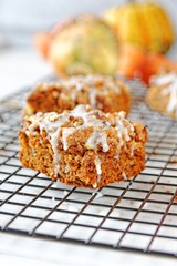 Pumpkin cake with crumble and icing