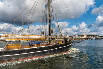 5475 mit dem alten Segler auf Tour