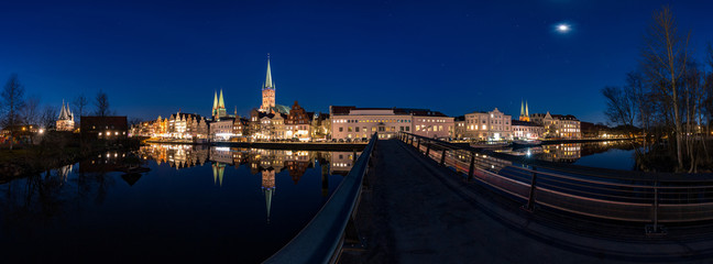 Die Lübecker Obertrave in voller Breite