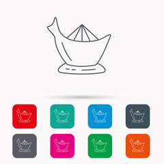 Juicer icon. Squeezer sign.