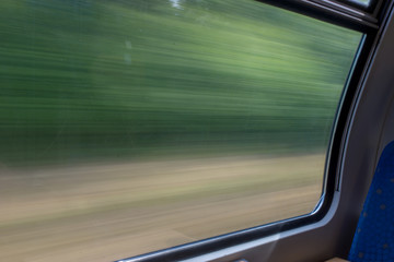 Zug Fenster während Fahrt