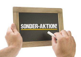 Sonder-Aktion! Hand schreibt auf Kreidetafel