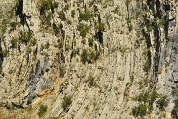 Dağın Yamacındaki Gizemli Geometrik Çizgiler