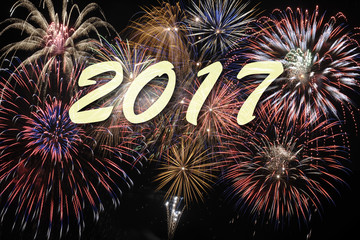 Neujahr und Silvester 2017 mit Feuerwerk und Raketen