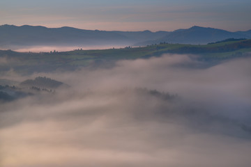 Obraz na płótnie Canvas Beautiful fog on the Pieniny mountain hill