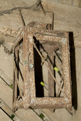 Verrostete, uralte Laterne