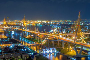 Fototapeta na wymiar The Bhumibol Bridge with blurred light.