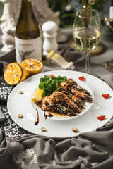 King prawns with salad and wine