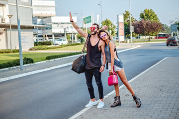 Obraz premium Urban couple waiting taxi on the street