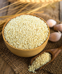 White sesame in wood bowl