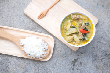 pork green curry and stream rice