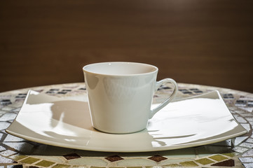 biała filiżanka na talerzyku, ceramika, White ceramic cup
