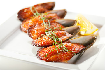 Baked Mussels under Cream Cheese with Caviar
