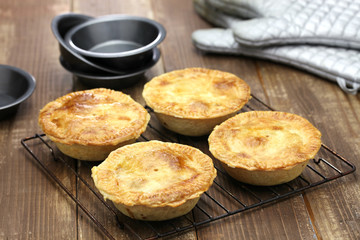 homemade aussie meat pie