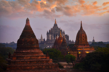 Obraz premium The Ancient temple in Bagan before sunrise , Myanmar