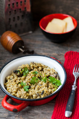 Risotto with brown rice, mushrooms and turmeric