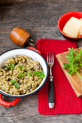Risotto with brown rice, mushrooms and turmeric