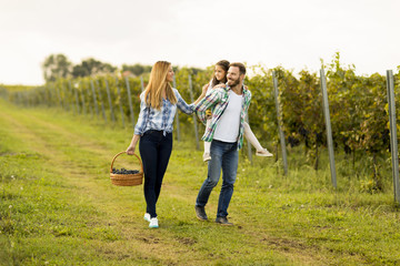 Obraz premium Happy family in vineyard
