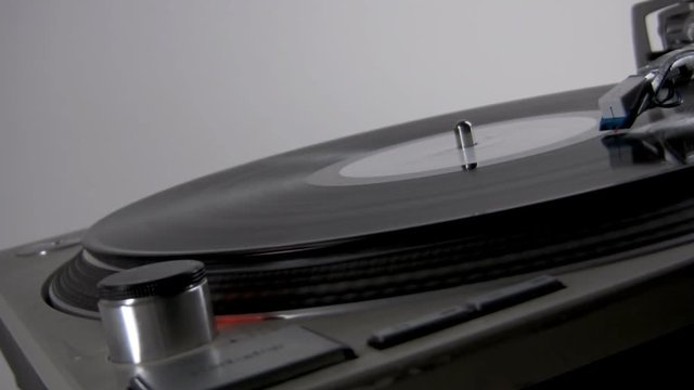 Needle nearing end of record. HD 1080p.