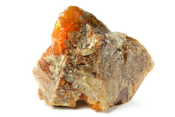 Feueropal aus Mexiko isoliert auf weißem Hintergrund