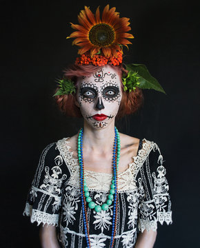 photo portrait of a girl make up in the image Los Muertos